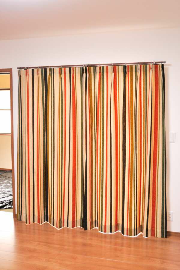 オーダーカーテン(ドレープ) スペイン製 ストライプ柄「フォルメンテラBE」遮光3級 共布タッセル付き インポートカーテン