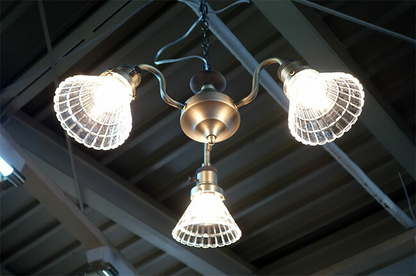 シャンデリア　シーリングライト　3灯　ハンギングランプ 　アンティーク調ガラスシェード