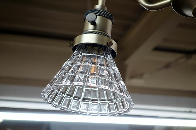 シャンデリア　シーリングライト　3灯　ハンギングランプ 　アンティーク調ガラスシェード