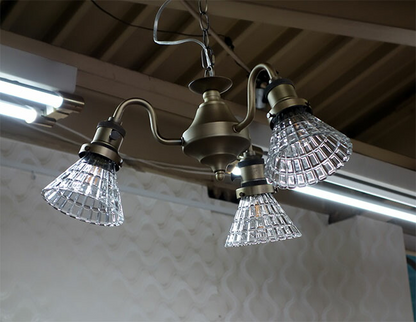 シャンデリア　シーリングライト　3灯　ハンギングランプ 　アンティーク調ガラスシェード