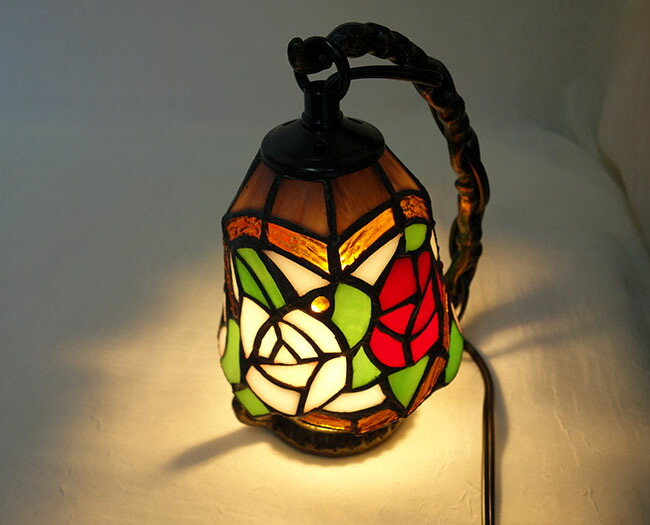 テーブルランプ　ステンドランプ　薔薇 　デスクランプ　ステンドグラスランプ