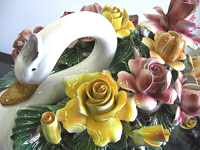 イタリア製　陶器　スワン型陶花　薔薇　白鳥　 インテリア置物　装飾品　ディスプレイ　アンティーク風　輸入雑貨　 ハンドメイド　ハンドペイント
