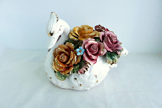 イタリア製　陶器　スワン型陶花　薔薇　白鳥　 インテリア置物　装飾品　ディスプレイ　アンティーク風　輸入雑貨　 ハンドメイド　ハンドペイント