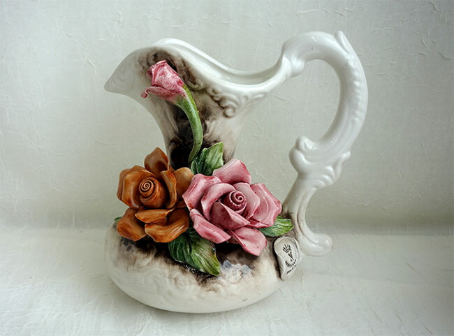イタリア製　陶花　フラワーベース　薔薇　高さ20cm インテリア置物　装飾品　ディスプレイ　アンティーク風　輸入雑貨　 ハンドメイド　ハンドペイント