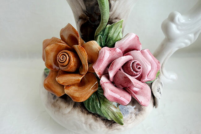 イタリア製　陶花　フラワーベース　薔薇　高さ20cm インテリア置物　装飾品　ディスプレイ　アンティーク風　輸入雑貨　 ハンドメイド　ハンドペイント