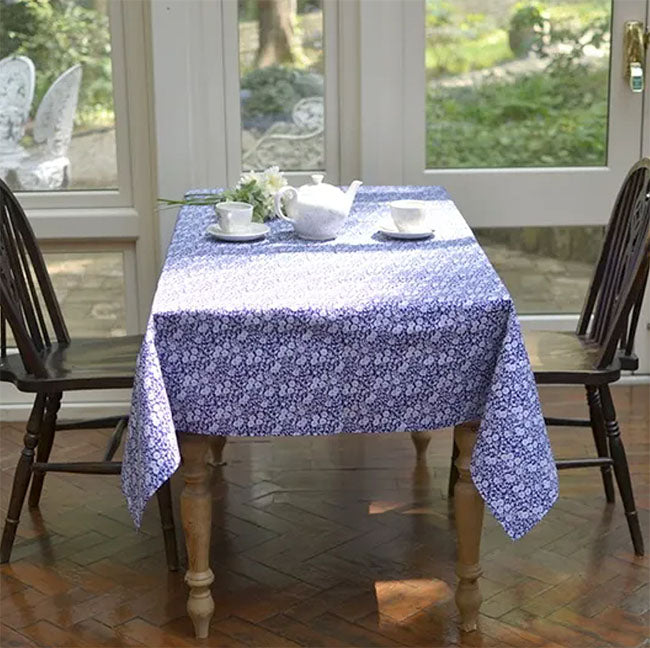 Burleigh バーレイ社　Blue Calico ブルーキャリコ　テーブルクロス　Lサイズ（138×180cm） テーブルカバー　キッチンファブリック　クロス　長方形　花柄