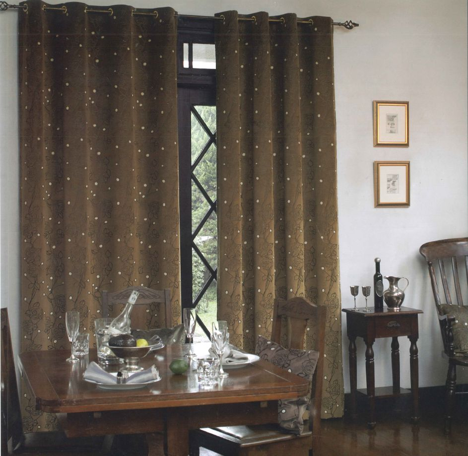 オーダーカーテン(ドレープ) イタリア製 ベルベット 　バラ模様　「アヴェルサ BR」　ブラウン　遮光1級　 共布タッセル付き　インポートカーテン