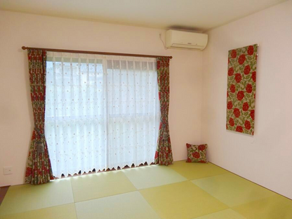 オーダーカーテン(ドレープ) インド製 遮光1級 「ファンタジーGR＆R」グリーン＆レッド　生地極厚　共布タッセル付き　インポートカーテン