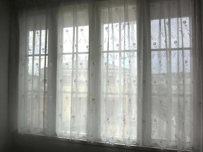 輸入オーダーカーテン(レース)　高級 トルコ製 『フロッショローズ』薔薇裾柄　クラッシュ加工(しわ加工)レースカーテン