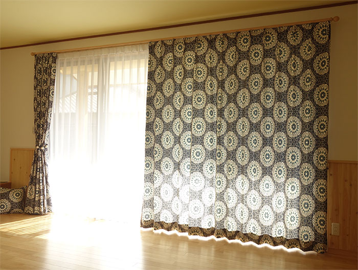 オーダーカーテン(ドレープ) スペイン製「モロッコBL」 ブルー　ヨーロッパ　ドット柄　共布タッセル付き　インポートカーテン