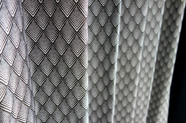 オーダーカーテン(ドレープ) フランス製「グラファイト」WH＆BK　ヨーロッパ　ドット柄　共布タッセル付き　インポートカーテン