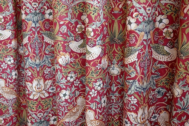 オーダーカーテン(ドレープ) スペイン製　ヴィバルディ　RD(赤色)　鳥柄 『ウィリアムモリスデザイン　いちご泥棒』レッド　インポートカーテン