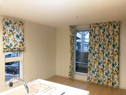 オーダーカーテン(ドレープ) スペイン製　花柄「アマゾネス」 ホワイト/グリーン/イエロー 共布タッセル付き　インポートカーテン