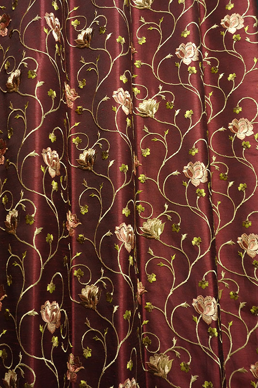 オーダーカーテン(ドレープ) インド製　刺繍「ミラノWR」　ワインレッド　薔薇柄　遮光裏地付き/共布タッセル付き　インポートカーテン