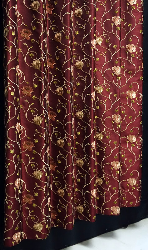 オーダーカーテン(ドレープ) インド製　刺繍「ミラノWR」　ワインレッド　薔薇柄　遮光裏地付き/共布タッセル付き　インポートカーテン