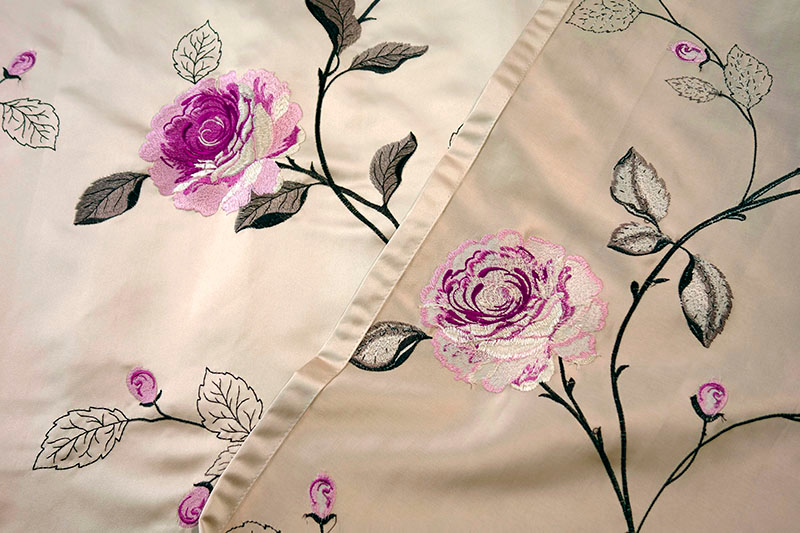 オーダーカーテン(ドレープ) インド製　サテン生地　刺繍「ラノス」　ベージュ　薔薇模様　共布タッセル付き　インポートカーテン