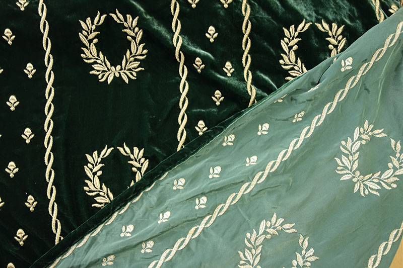 オーダーカーテン(ドレープ) フランス製　最高級ベルベット生地　グリーン「ローリエGR」 金糸刺繍　袋織　ヨーロッパ　ドット柄　共布タッセル付き　インポートカーテン