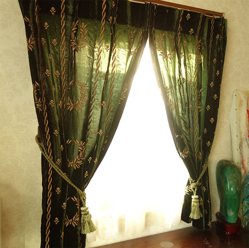 オーダーカーテン(ドレープ) フランス製　最高級ベルベット生地　グリーン「ローリエGR」 金糸刺繍　袋織　ヨーロッパ　ドット柄　共布タッセル付き　インポートカーテン