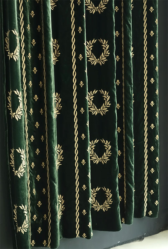 オーダーカーテン(ドレープ) フランス製　最高級ベルベット生地　グリーン「ローリエGR」 金糸刺繍　袋織　ヨーロッパ　ドット柄　共布タッセル付き　インポートカーテン
