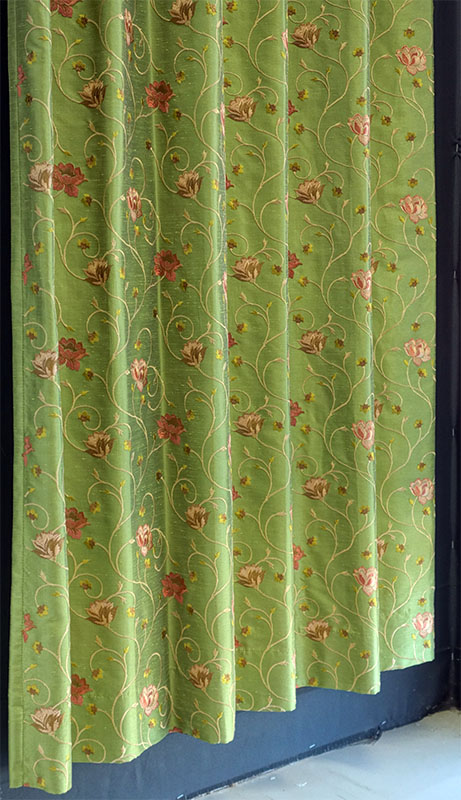 オーダーカーテン(ドレープ) インド製　刺繍「ミラノG」　グリーン　薔薇柄　遮光裏地付き/共布タッセル付き　インポートカーテン